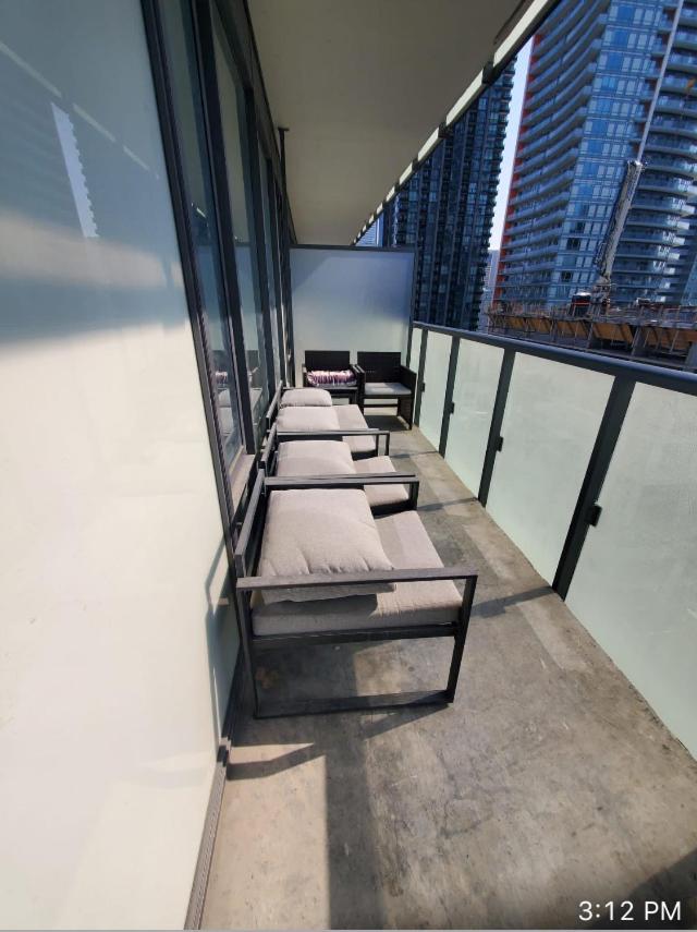 Comfortable Central Downtown Condo - Торонто Екстериор снимка